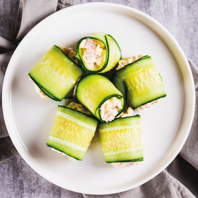Roulé de concombre au houmous au citron confit