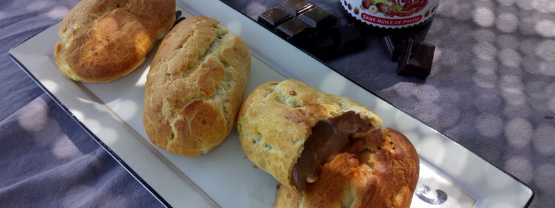 Éclairs with chocolate spread