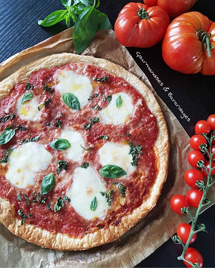 Pizza with tomato, mozzarella and basil