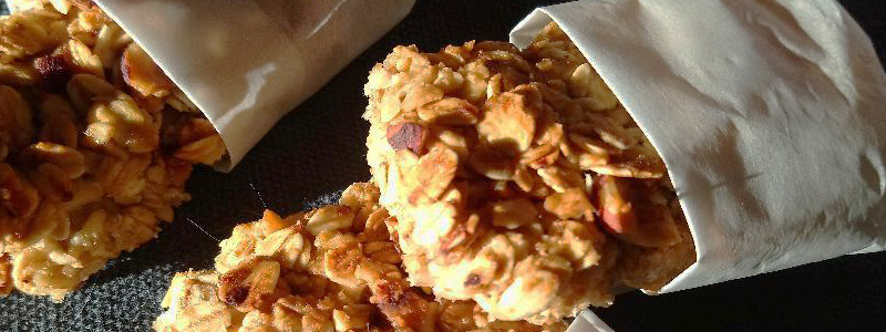 Cereal bars with oat flakes