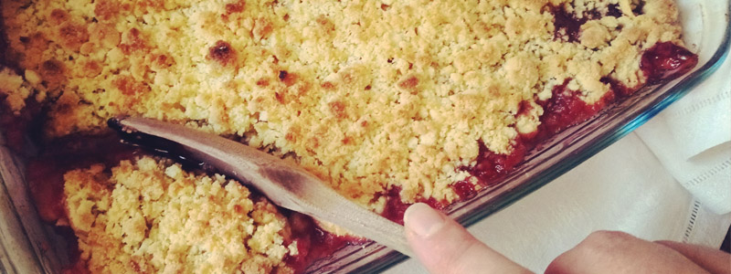 Apple and raspberry crumble
