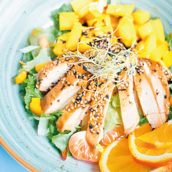 Salade composée exotique à la confiture de mangue passion