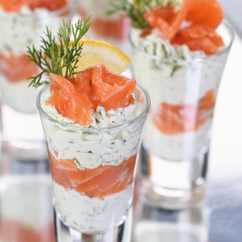 Verrine de saumon fumé au Délice de courgettes et fêta